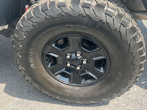 Used 2021 Jeep Gladiator Mojave AWD/4WD image 33