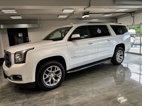 Used 2020 GMC Yukon XL SLT w/ Open Road Package AWD/4WD image 4