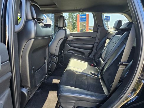 Used 2018 Jeep Grand Cherokee Altitude image 16