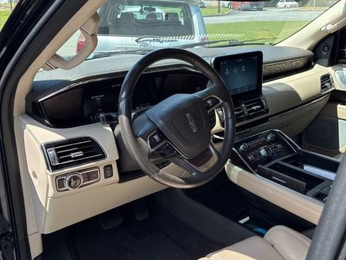 Used 2020 Lincoln Navigator L Reserve w/ Luxury Package RWD image 16