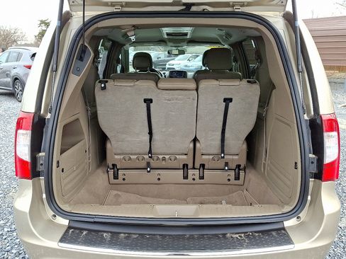 Used 2015 Chrysler Town & Country Touring w/ Driver Convenience Group image 27