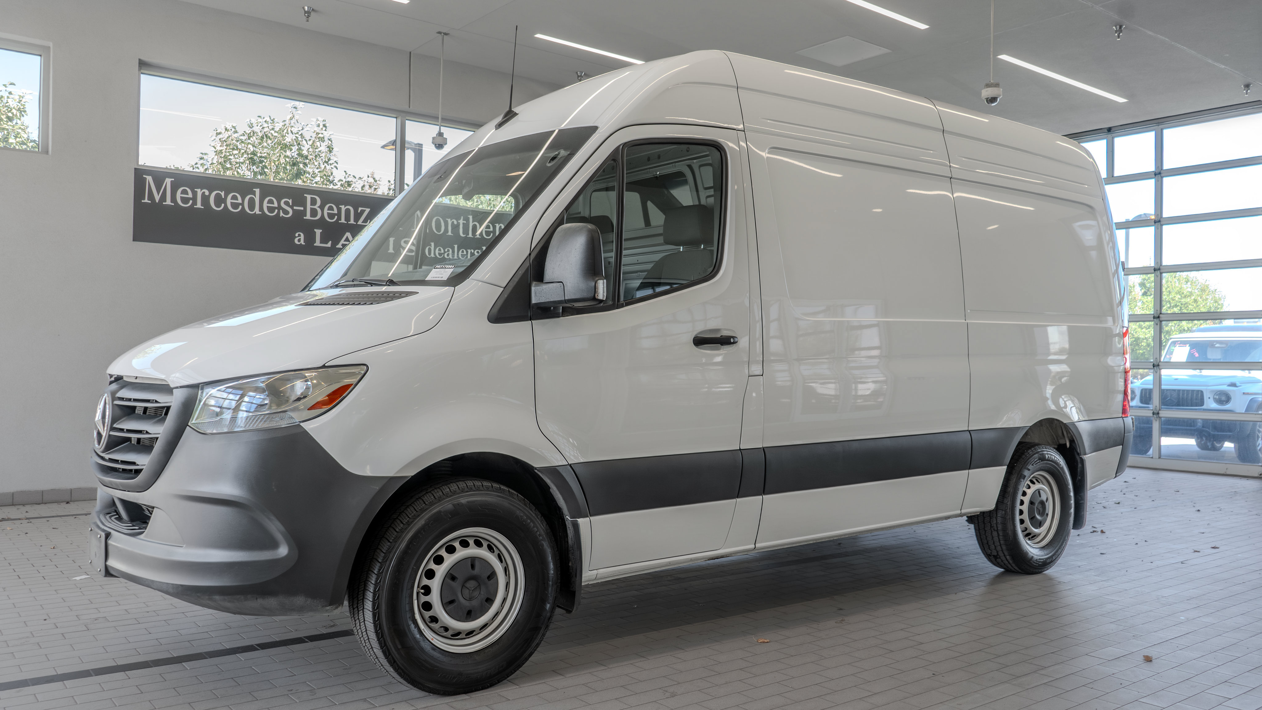 Used 2024 Mercedes-Benz Sprinter 2500 image 3