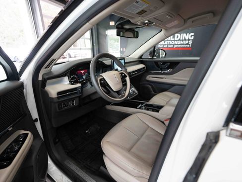 Used 2022 Lincoln Corsair AWD w/ Equipment Group 101A image 8