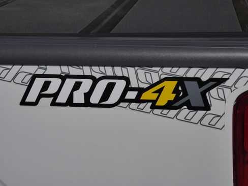 Used 2016 Nissan Frontier PRO-4X w/ Pro-4x Luxury Package AWD/4WD image 17