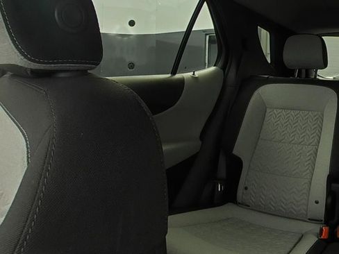 Used 2023 Chevrolet Equinox LS FWD image 9