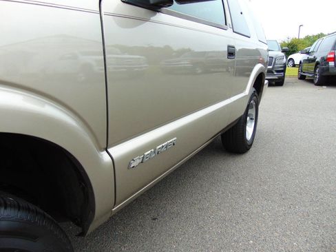 Used 2002 Chevrolet Blazer LS w/ Preferred Equipment Group image 58
