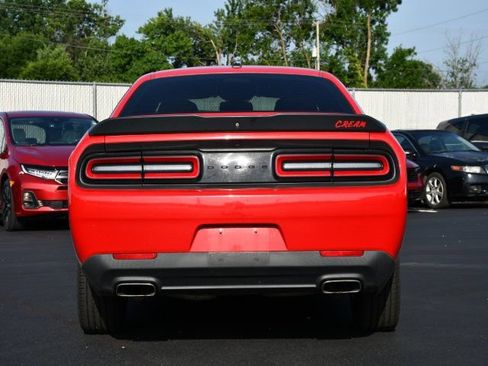 Used 2019 Dodge Challenger SXT w/ Blacktop Package RWD image 6