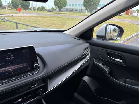 Used 2025 Nissan Rogue SV FWD image 31