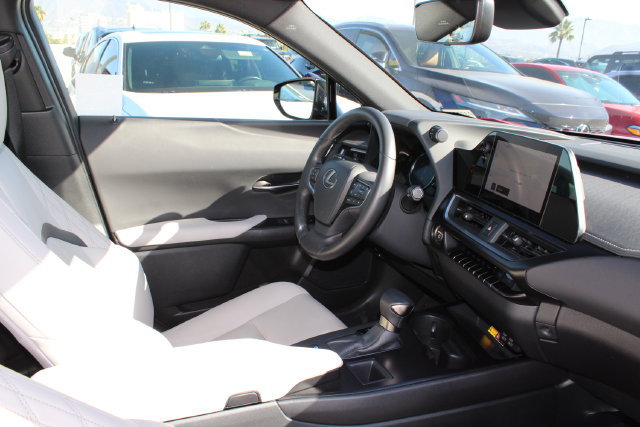 Used 2024 Lexus UX 250h FWD image 5