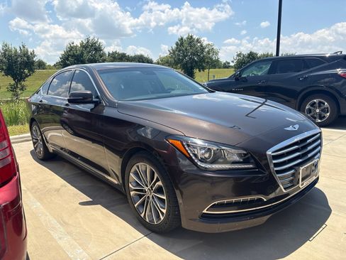Used 2016 Hyundai Genesis 3.8 RWD image 3