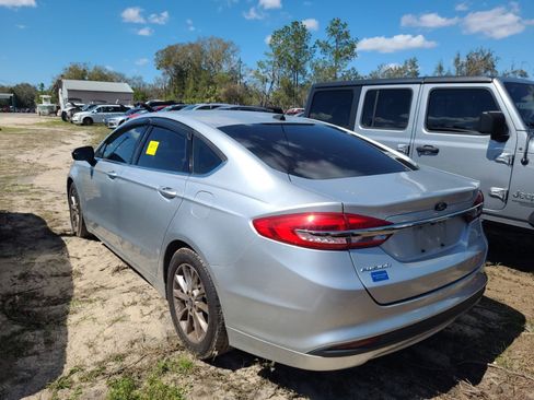 Used 2017 Ford Fusion SE image 4