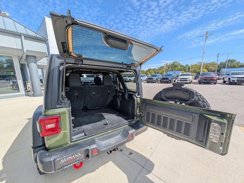 Used 2024 Jeep Wrangler Unlimited Rubicon w/ Capability Package image 12