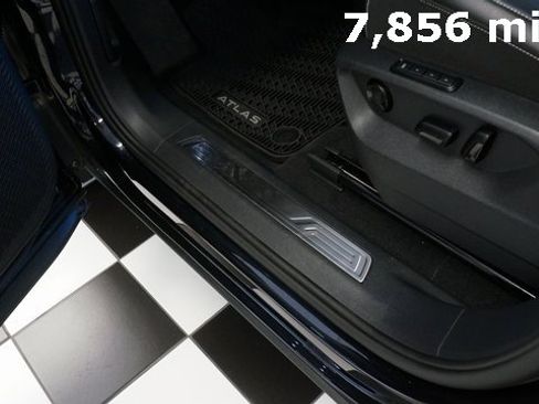 Used 2025 Volkswagen Atlas SEL image 30