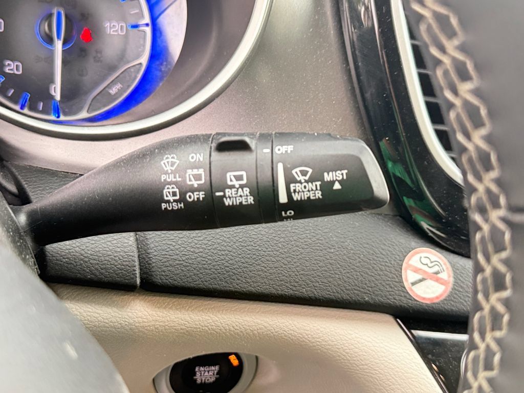 Used 2023 Chrysler Pacifica Touring-L FWD image 37