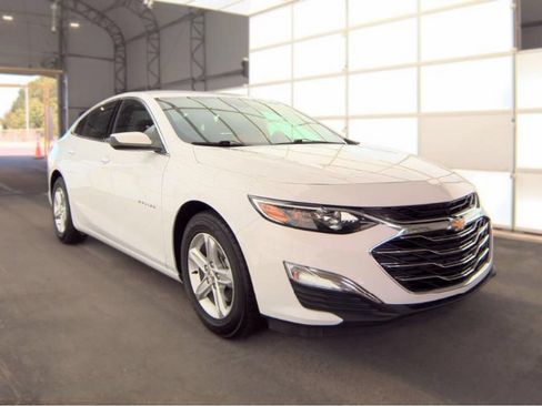 Used 2023 Chevrolet Malibu LS w/ Driver Confidence Package FWD image 4