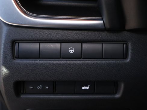 Used 2022 Nissan Rogue SV w/ SV Premium Package FWD image 12