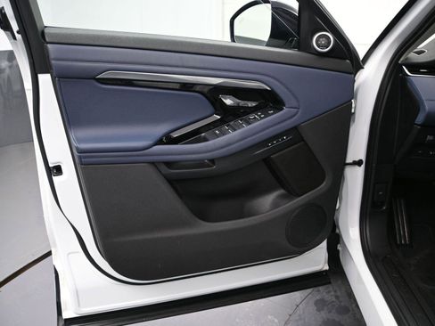 Used 2021 Land Rover Range Rover Evoque SE image 7