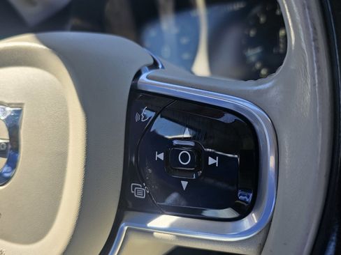 Used 2017 Volvo XC90 T6 Momentum w/ Vision Package image 42