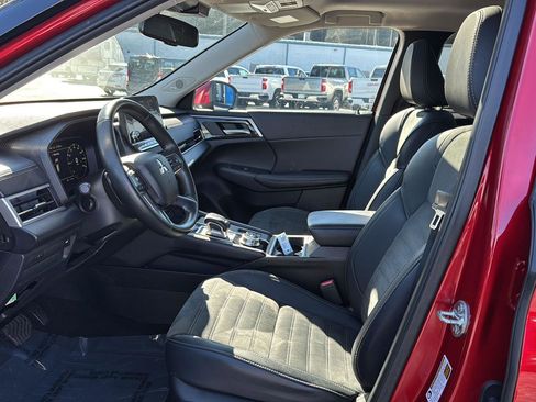 Used 2024 Mitsubishi Outlander SE Black Edition image 8