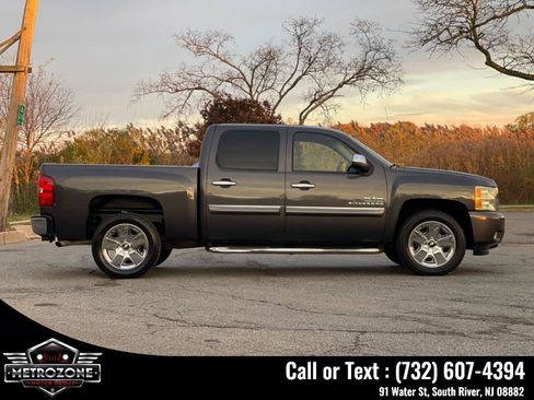 Used 2011 Chevrolet Silverado 1500 LT w/ Texas Edition RWD image 10