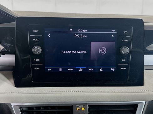 Used 2025 Volkswagen Taos SE FWD image 21