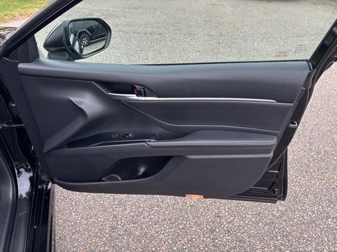 Used 2018 Toyota Camry XSE image 10