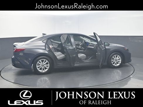 Used 2025 Toyota Camry image 26