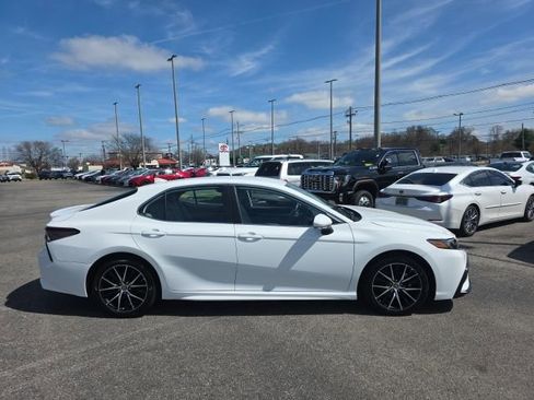 Certified 2024 Toyota Camry SE image 3