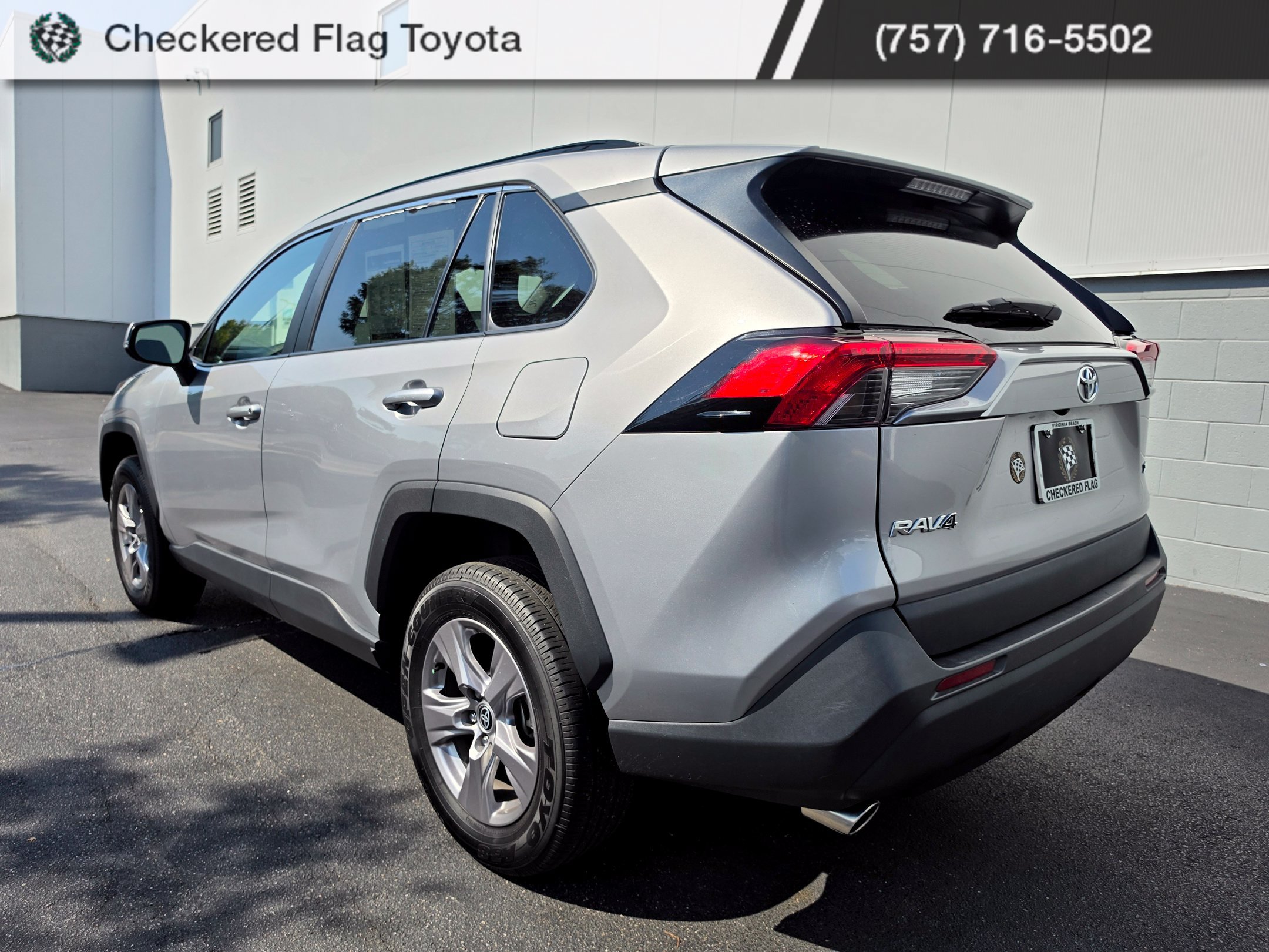 Used 2025 Toyota RAV4 XLE FWD image 3