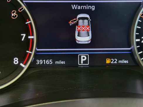 Used 2025 Nissan Sentra SV FWD image 8