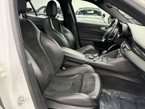 Used 2017 Alfa Romeo Giulia Quadrifoglio image 23