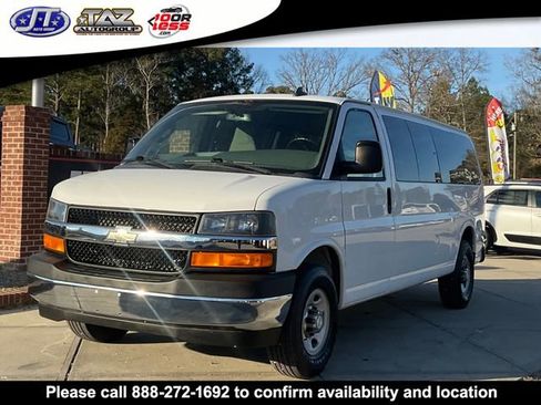 Used 2017 Chevrolet Express 3500 LT w/ LT Preferred Equipment Group image 3