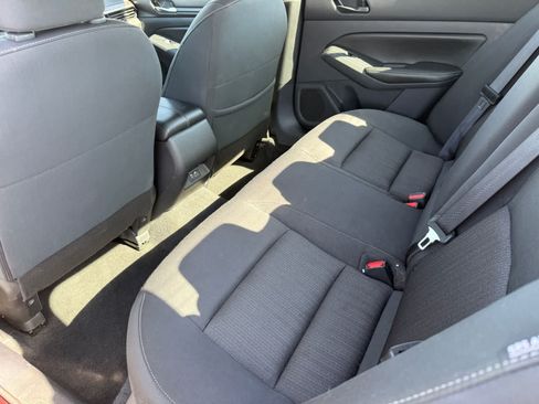 Used 2025 Nissan Altima 2.5 SV FWD image 9