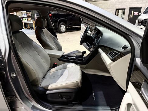 Used 2017 Hyundai Sonata Limited FWD image 26