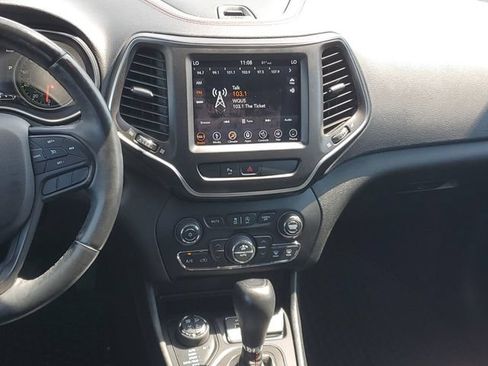 Used 2019 Jeep Cherokee Trailhawk w/ Comfort & Convenience Group AWD/4WD image 15