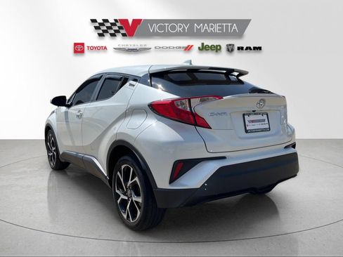 Used 2019 Toyota C-HR XLE FWD image 3