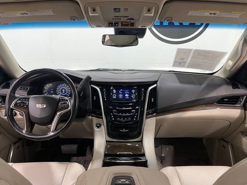 Used 2019 Cadillac Escalade Luxury image 22