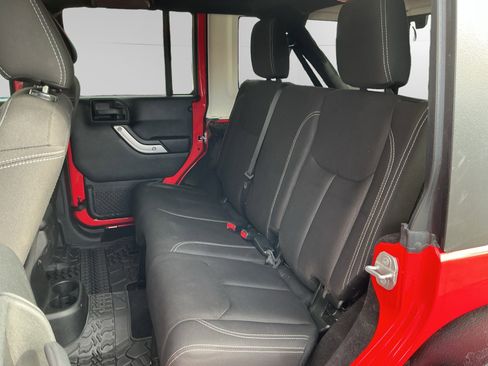 Used 2018 Jeep Wrangler Unlimited Sahara w/ Connectivity Group image 13