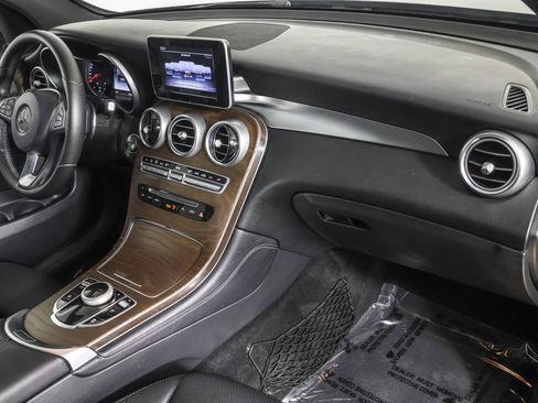 Used 2018 Mercedes-Benz GLC 300 4MATIC image 44