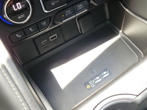 Used 2021 Chevrolet Suburban Premier RWD image 26
