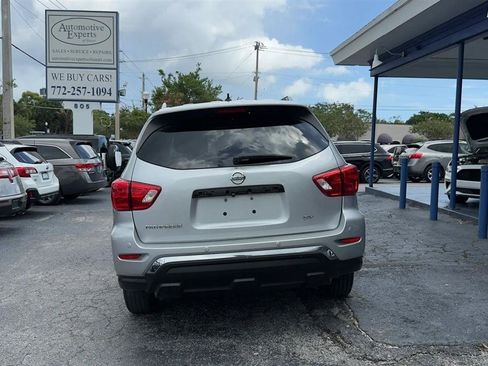 Used 2017 Nissan Pathfinder SV FWD image 4