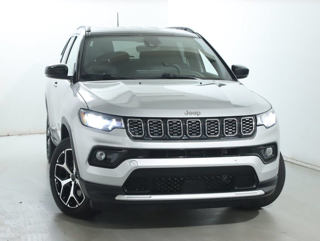 Used 2025 Jeep Compass Limited AWD/4WD image 2