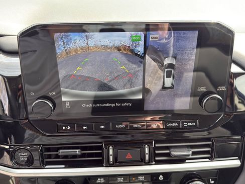 Used 2025 Nissan Pathfinder SL AWD/4WD image 13