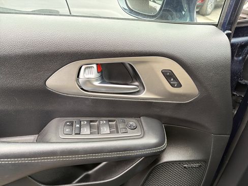 Used 2022 Chrysler Pacifica Limited w/ Uconnect Theater Family Group image 31