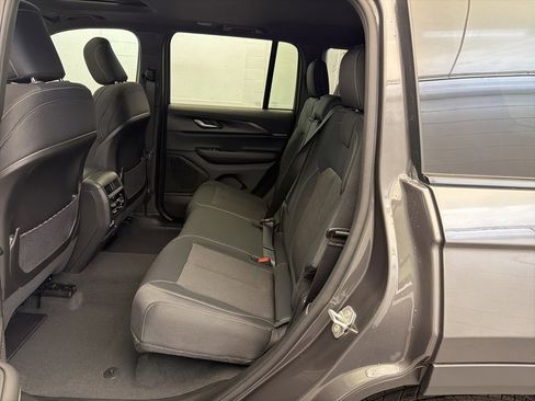 New 2025 Jeep Grand Cherokee Laredo X w/ Luxury Tech Group I image 16