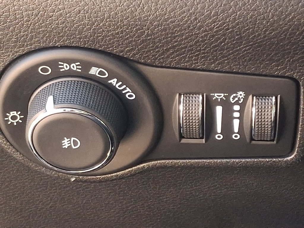Used 2024 Jeep Compass Latitude AWD/4WD image 20
