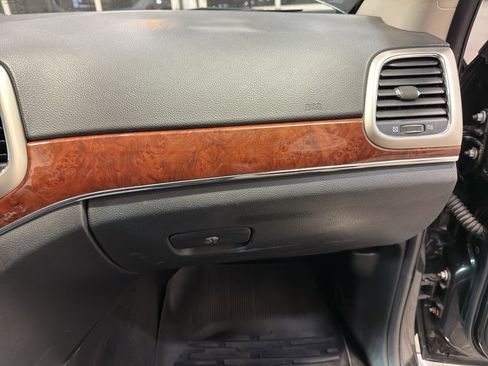 Used 2012 Jeep Grand Cherokee Overland image 24