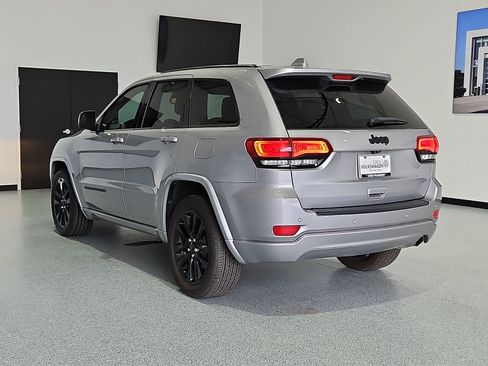 Used 2019 Jeep Grand Cherokee Altitude RWD image 6