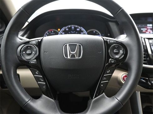 Used 2017 Honda Accord Touring image 28