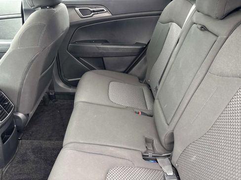 Used 2024 Kia Sportage LX image 17